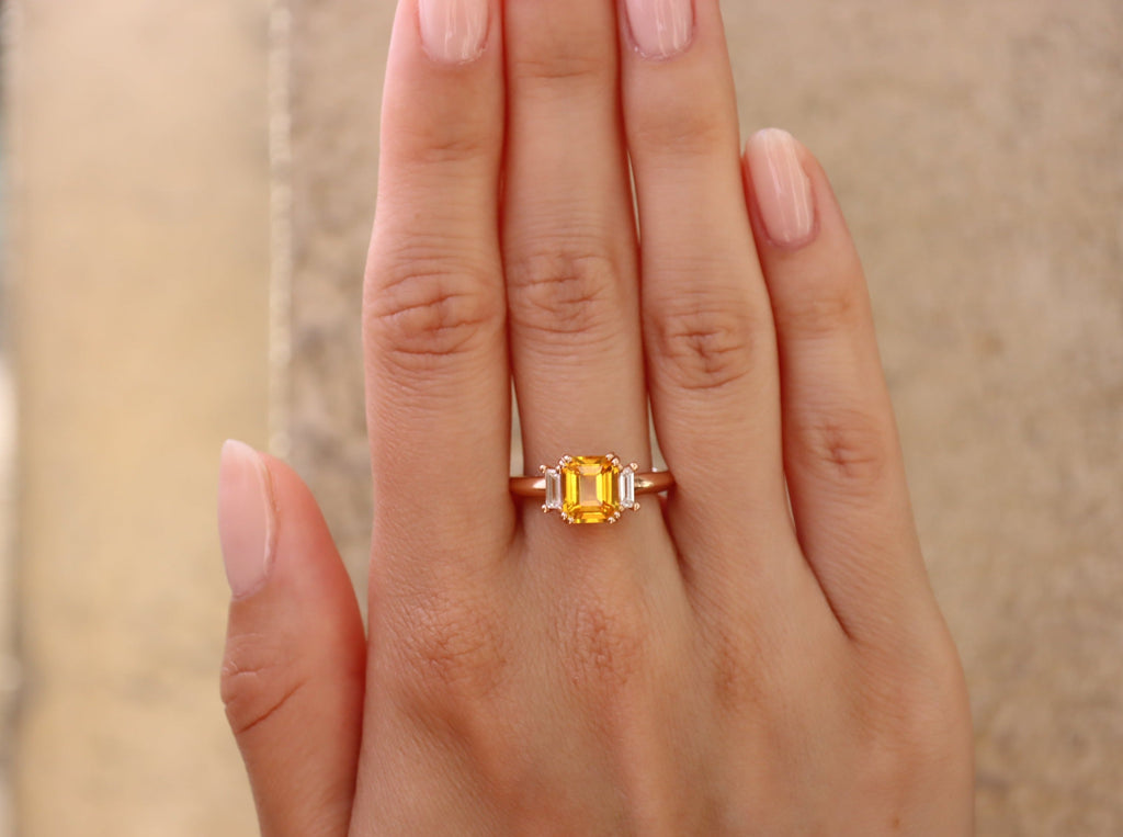 Ring Favi yellow sapphire.
