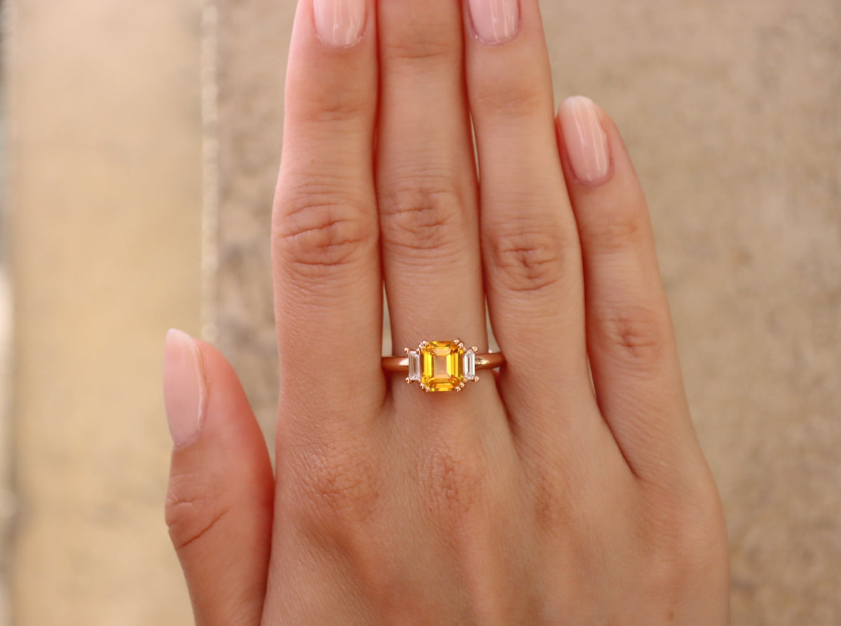 Ring Favi yellow sapphire.