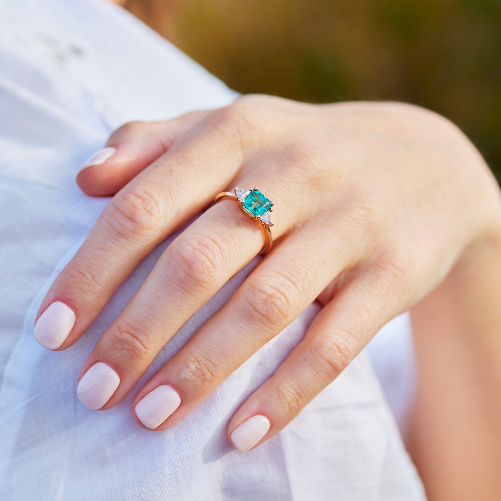 Ring Echo emerald.